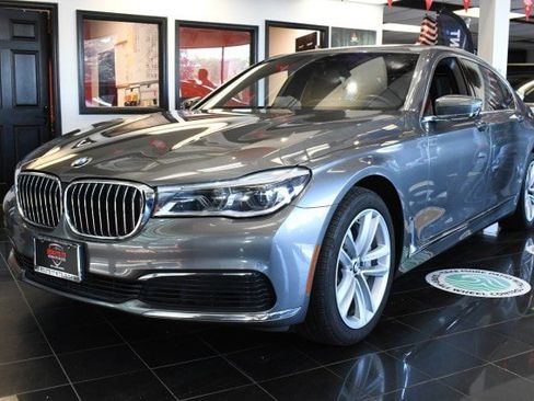 Used 2019 BMW 750i xDrive w/ Executive Package AWD/4WD image 1