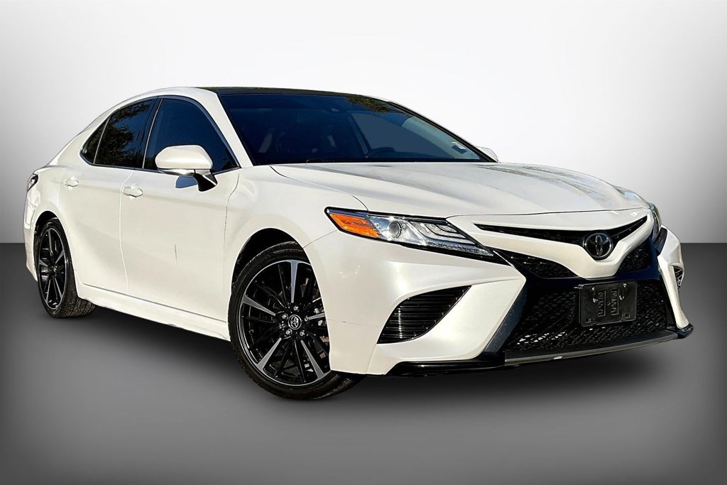 Used 2020 Toyota Camry XSE FWD image 3