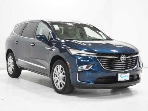 Used 2023 Buick Enclave Essence w/ Experience Buick Package image 4