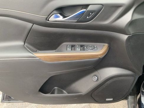 Used 2022 GMC Acadia SLE image 23