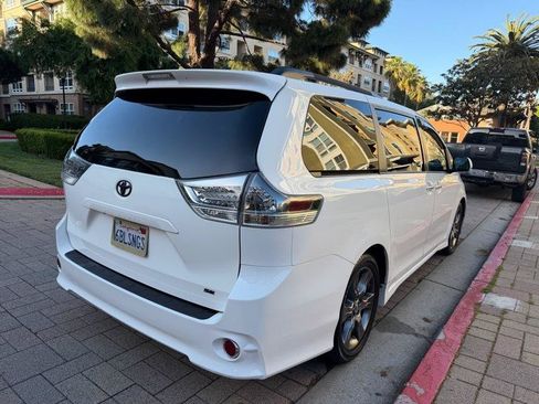Used 2015 Toyota Sienna SE Premium FWD image 18