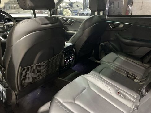 Used 2023 Audi Q8 Prestige w/ Prestige Package image 5