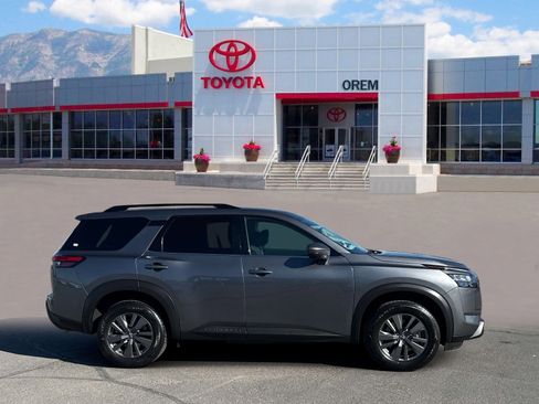 Used 2025 Nissan Pathfinder SV AWD/4WD image 3