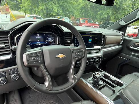 Certified 2024 Chevrolet Silverado 1500 High Country w/ High Country Premium Package AWD/4WD image 23