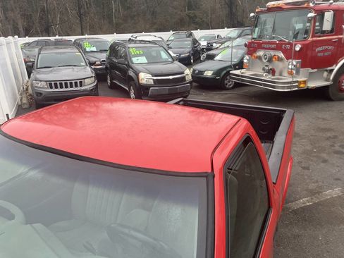 Used 2000 Chevrolet S10 Pickup LS w/ Preferred Equipment Group image 11