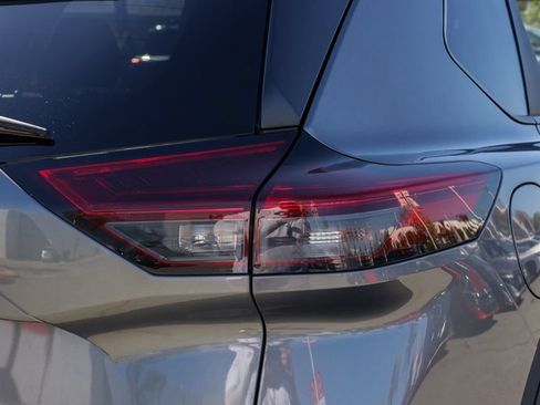 Used 2024 Nissan Rogue S AWD/4WD image 6