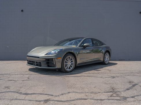 Used 2025 Porsche Panamera RWD image 1