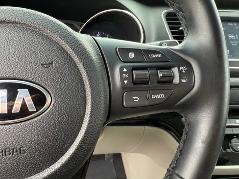 Used 2019 Kia Sedona EX image 16