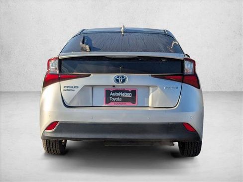 Used 2020 Toyota Prius LE image 6