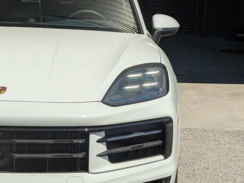 New 2026 Porsche Cayenne Coupe AWD/4WD image 12