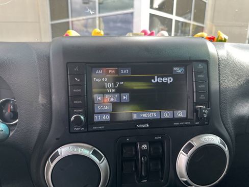 Used 2016 Jeep Wrangler Unlimited Rubicon w/ Connectivity Group image 8