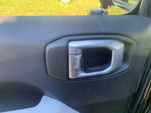 Used 2022 Jeep Wrangler Unlimited Sahara image 22