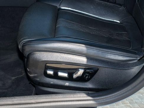 Used 2023 BMW M550i xDrive w/ Dynamic Handling Package AWD/4WD image 30