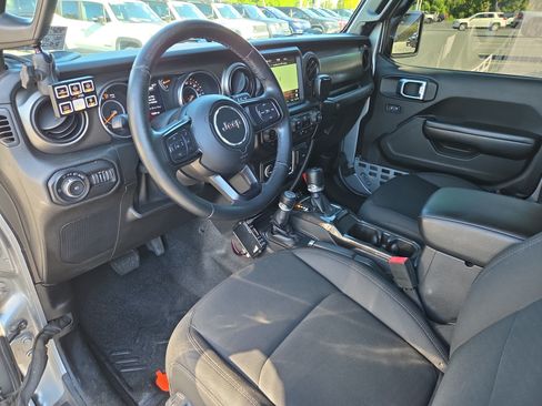 Used 2019 Jeep Wrangler Sport AWD/4WD image 16