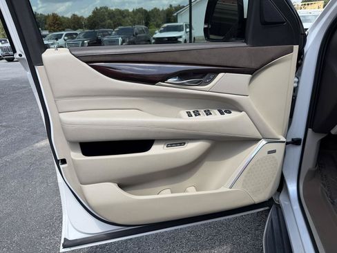 Used 2016 Cadillac Escalade ESV Luxury AWD/4WD image 14
