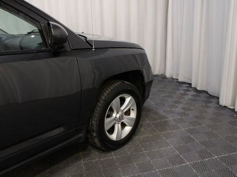 Used 2014 Jeep Compass Latitude image 21