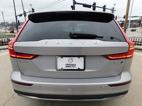 Certified 2024 Volvo V60 B5 Cross Country Plus image 9