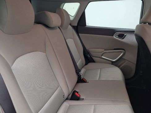 Used 2025 Kia Soul LX w/ LX Technology Package image 19