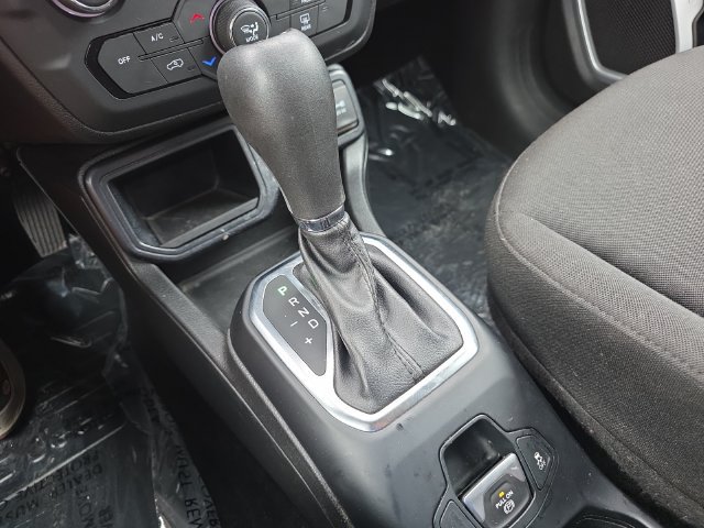 Used 2019 Jeep Renegade Latitude w/ Popular Equipment Group FWD image 25
