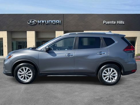 Used 2020 Nissan Rogue SV image 3