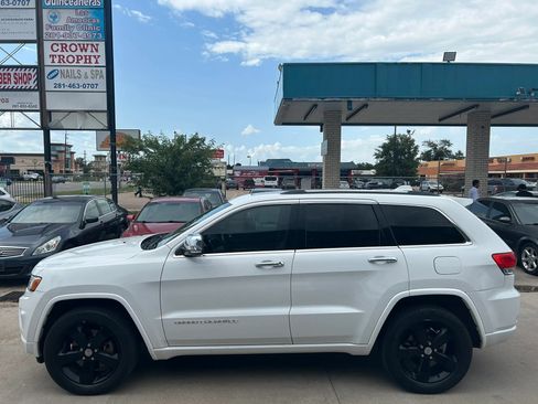 Used 2015 Jeep Grand Cherokee Overland AWD/4WD image 2