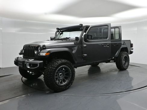 Used 2023 Jeep Gladiator Sport AWD/4WD image 23