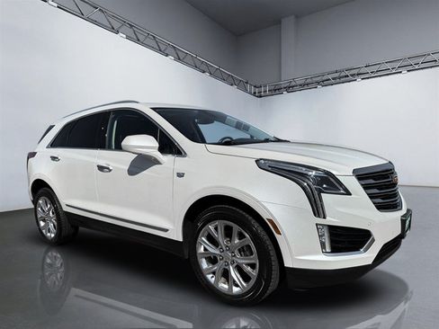 Used 2018 Cadillac XT5 Luxury w/ Driver Awareness Package AWD/4WD image 9