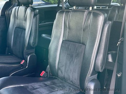 Used 2016 Dodge Grand Caravan SXT image 11