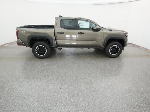 New 2025 Toyota Tacoma TRD Off-Road AWD/4WD image 11
