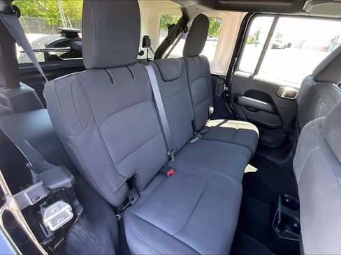 Used 2018 Jeep Wrangler Unlimited Sahara w/ Uconnect 4C Nav & Sound Group AWD/4WD image 24
