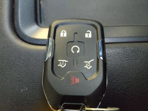 Used 2019 GMC Yukon XL SLT w/ Open Road Package AWD/4WD image 32