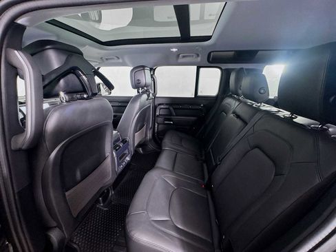 Used 2025 Land Rover Defender 110 S image 24