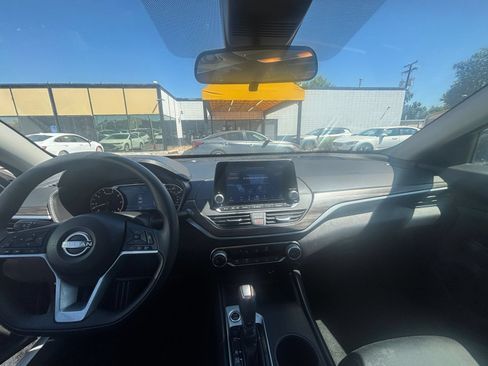 Used 2025 Nissan Altima 2.5 SV FWD image 30
