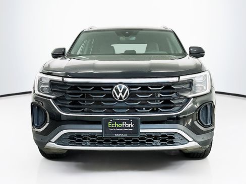 Used 2025 Volkswagen Atlas Cross Sport SE image 2