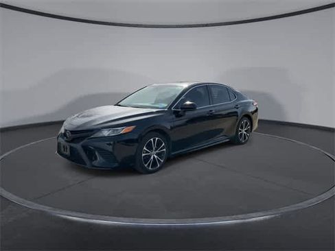 Used 2020 Toyota Camry SE image 4