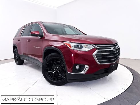 Used 2021 Chevrolet Traverse LT FWD image 1