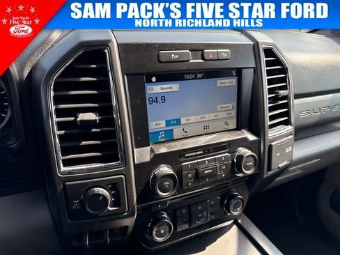 Used 2017 Ford F250 XLT w/ XLT Premium Package AWD/4WD image 8