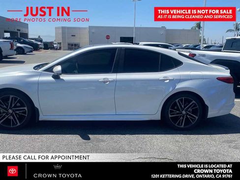 Used 2025 Toyota Camry XSE FWD image 3