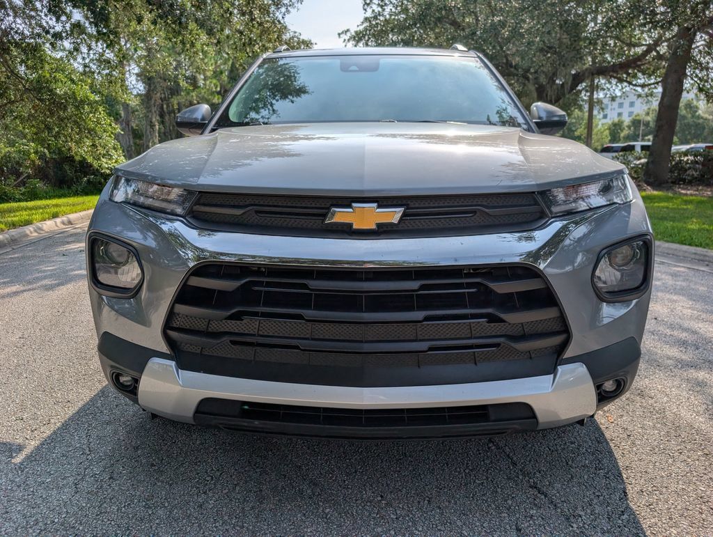 Used 2023 Chevrolet TrailBlazer LT w/ Convenience Package FWD image 2