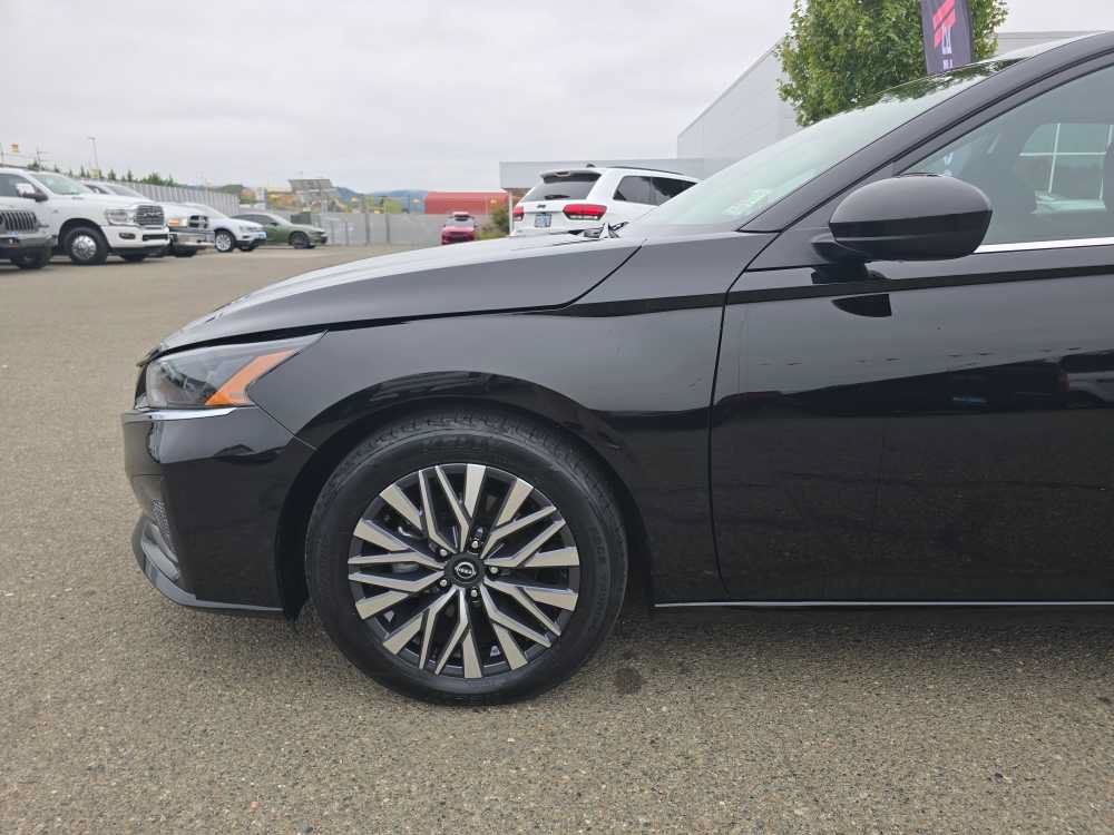 Used 2023 Nissan Altima 2.5 SV w/ SV Premium Package FWD image 18