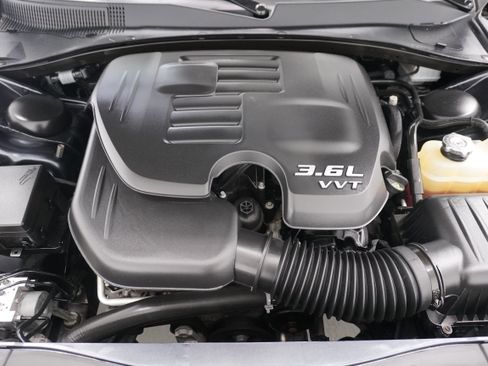 Used 2018 Chrysler 300 S w/ 300S Premium Group image 32