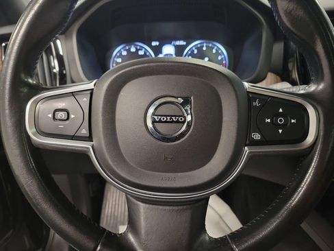 Used 2021 Volvo XC60 T5 Momentum image 17