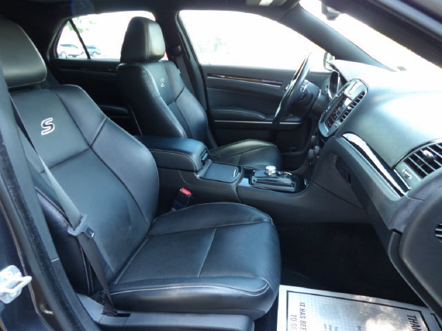 Used 2022 Chrysler 300 S w/ Comfort Group RWD image 17