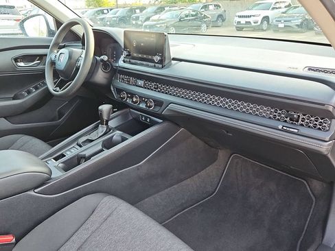 Used 2025 Honda Accord LX image 32