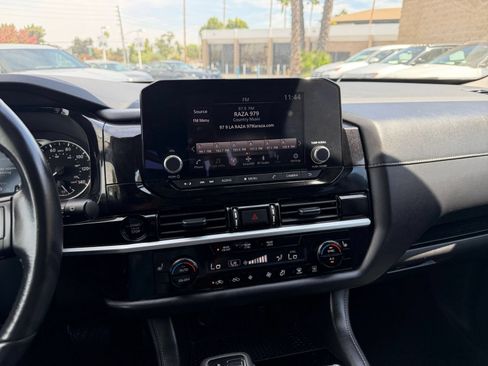 Used 2025 Nissan Pathfinder SV FWD image 17
