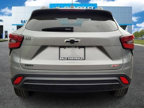Used 2024 Chevrolet Trax RS w/ Sunroof Package FWD image 4