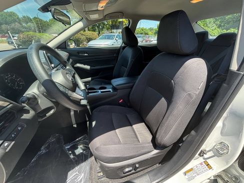 Used 2025 Nissan Altima 2.5 SV FWD image 32