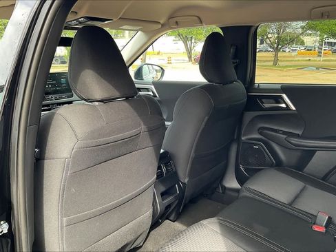 Used 2025 Mitsubishi Outlander ES AWD/4WD image 12