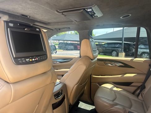 Used 2019 Cadillac Escalade Platinum AWD/4WD image 7