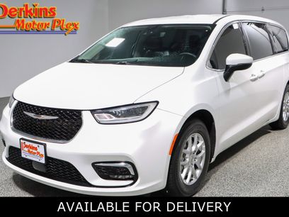 Used 2023 Chrysler Pacifica Touring-L